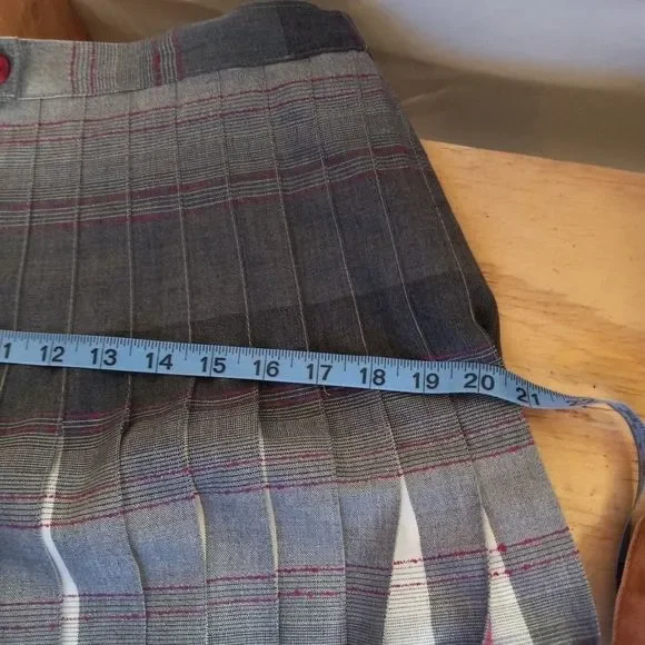 Pleated/Reversible Skirt - Picture 9 of 9